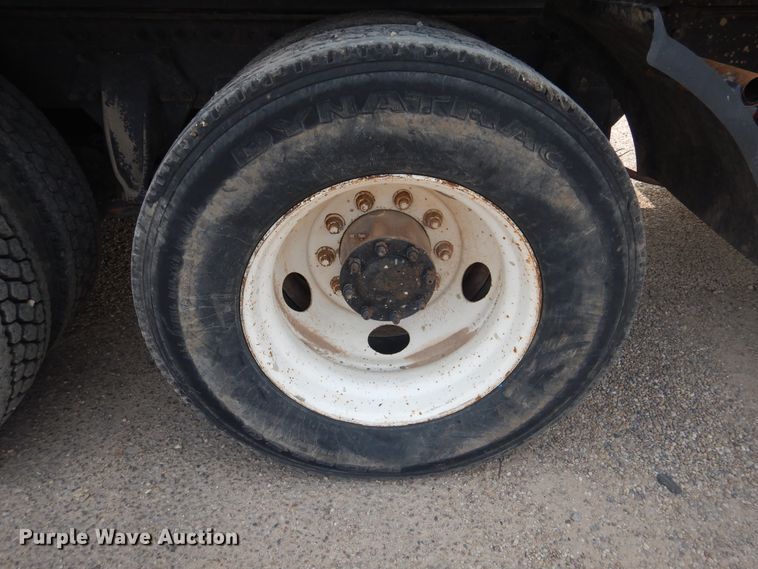 image for item HU9507 2005 Freightliner Columbia  dump truck