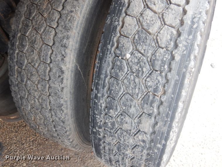 image for item HU9507 2005 Freightliner Columbia  dump truck