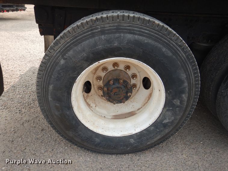 image for item HU9507 2005 Freightliner Columbia  dump truck