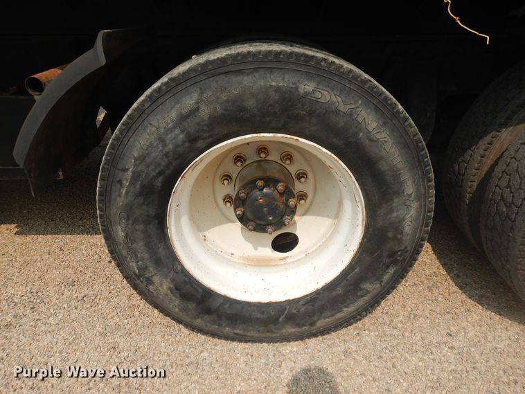 image for item HU9507 2005 Freightliner Columbia  dump truck