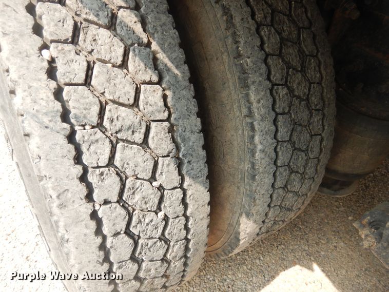 image for item HU9507 2005 Freightliner Columbia  dump truck