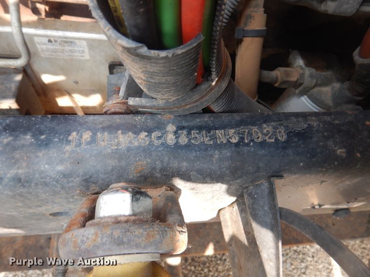 image for item HU9507 2005 Freightliner Columbia  dump truck