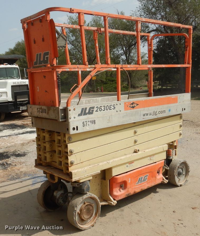 image for item HU9509 2005 JLG 2630ES  scissor lift
