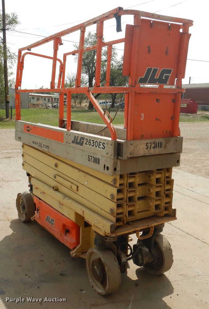 image for item HU9509 2005 JLG 2630ES  scissor lift
