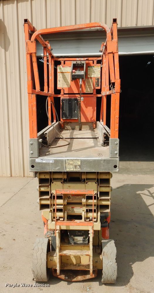 image for item HU9509 2005 JLG 2630ES  scissor lift