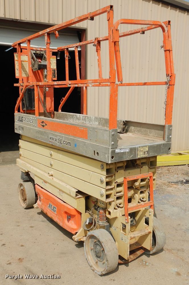 image for item HU9509 2005 JLG 2630ES  scissor lift