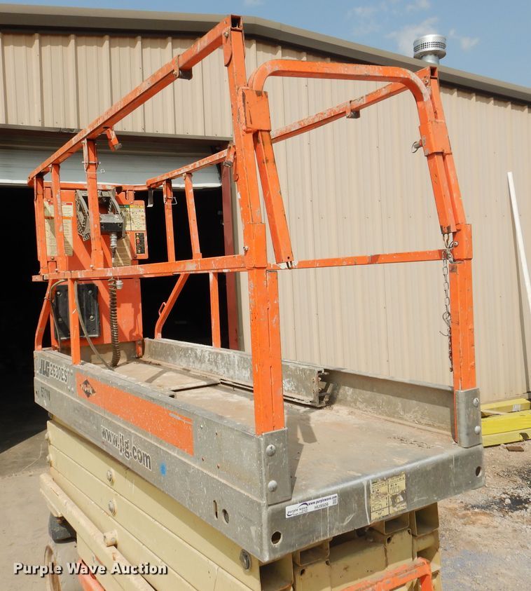 image for item HU9509 2005 JLG 2630ES  scissor lift