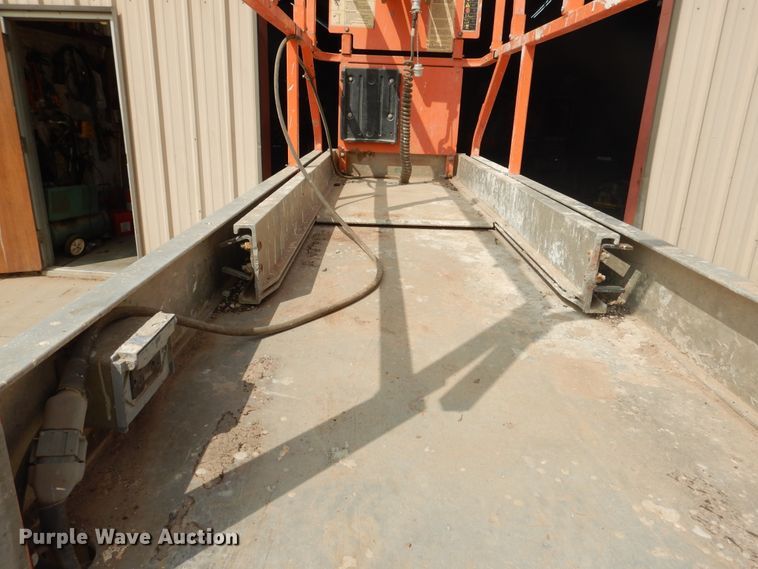 image for item HU9509 2005 JLG 2630ES  scissor lift