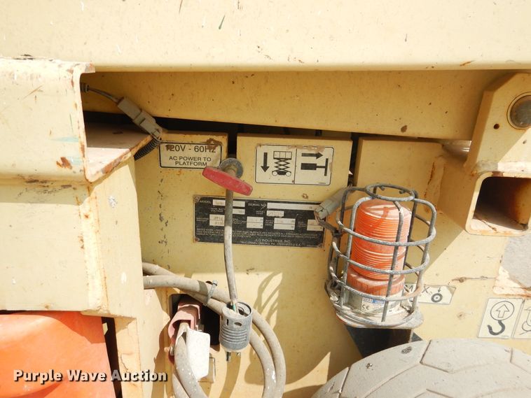 image for item HU9509 2005 JLG 2630ES  scissor lift