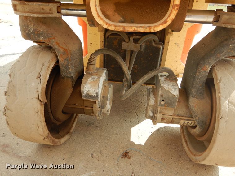 image for item HU9509 2005 JLG 2630ES  scissor lift