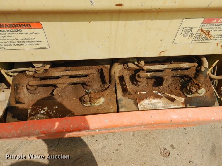 image for item HU9509 2005 JLG 2630ES  scissor lift