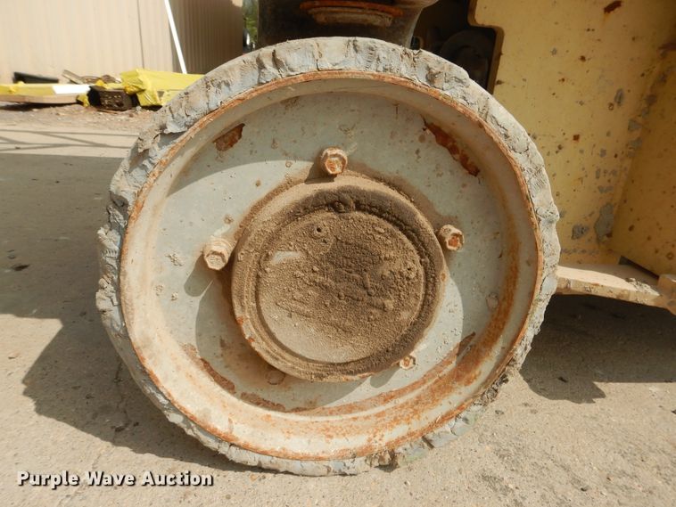 image for item HU9509 2005 JLG 2630ES  scissor lift