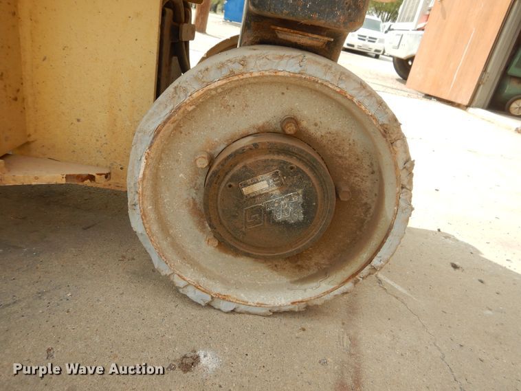 image for item HU9509 2005 JLG 2630ES  scissor lift