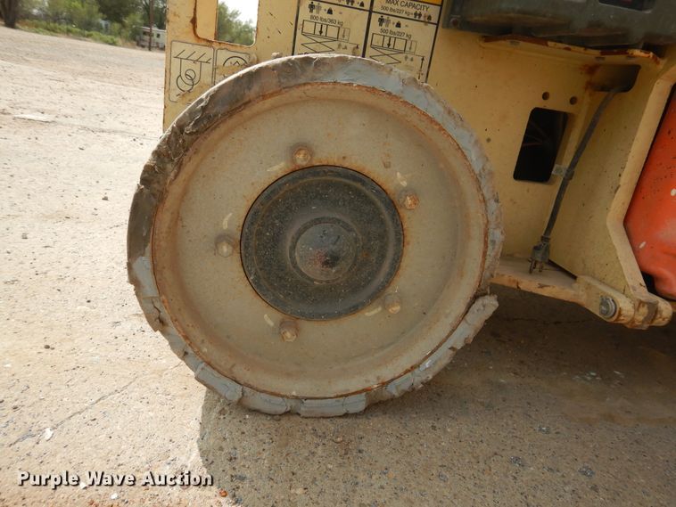 image for item HU9509 2005 JLG 2630ES  scissor lift