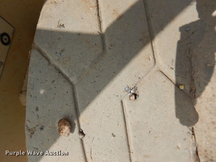 image for item HU9509 2005 JLG 2630ES  scissor lift