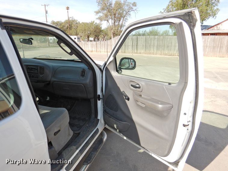 image for item HU9601 2003 Ford F150  SuperCab pickup truck