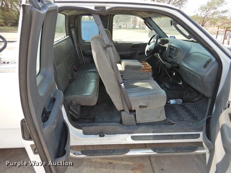 image for item HU9601 2003 Ford F150  SuperCab pickup truck