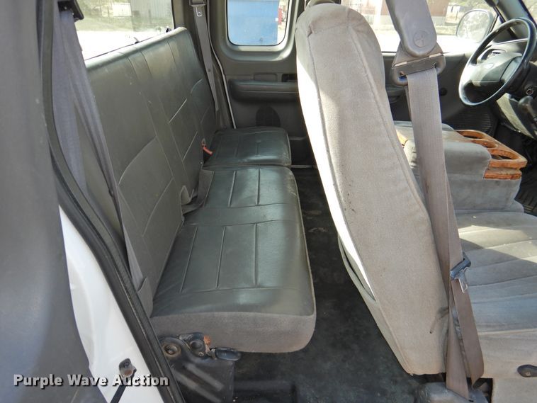 image for item HU9601 2003 Ford F150  SuperCab pickup truck