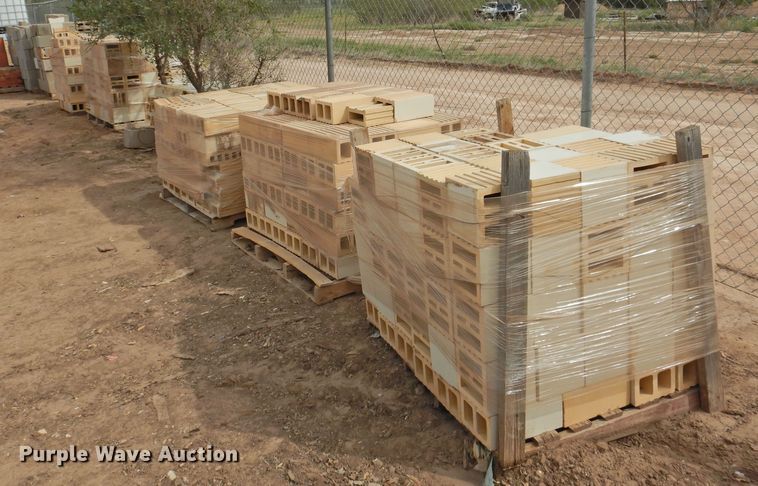 image for item HU9603 (14) pallets of brick