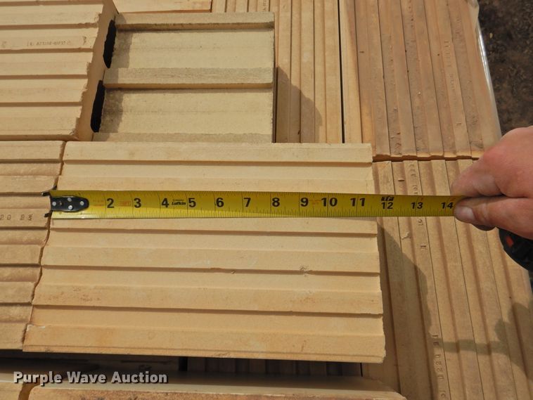 image for item HU9603 (14) pallets of brick