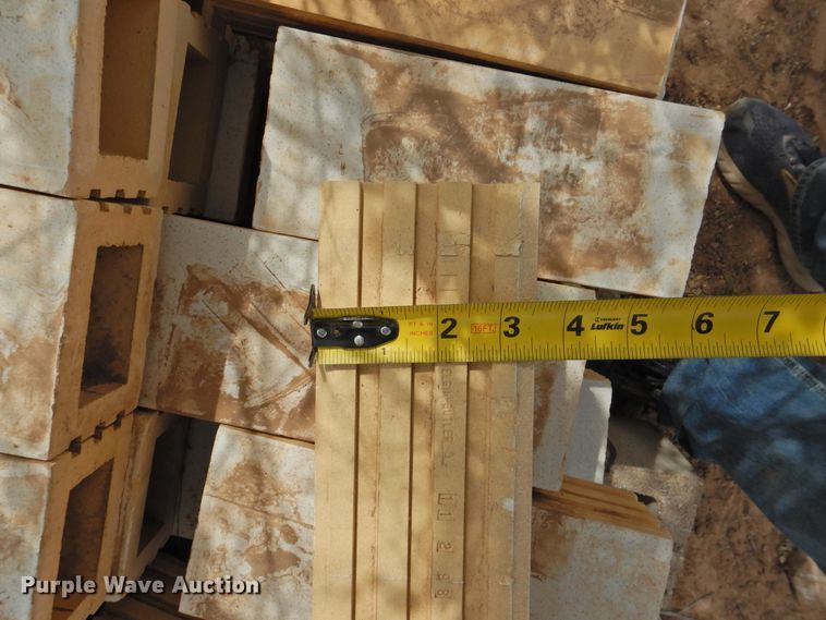 image for item HU9603 (14) pallets of brick