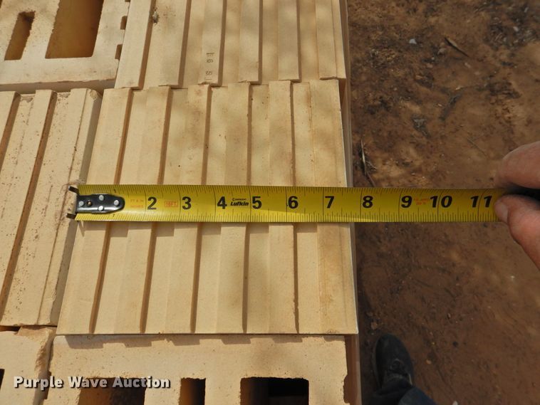 image for item HU9603 (14) pallets of brick