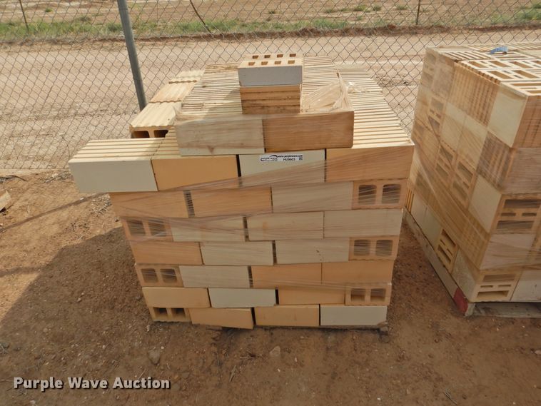 image for item HU9603 (14) pallets of brick