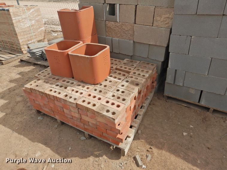 image for item HU9603 (14) pallets of brick