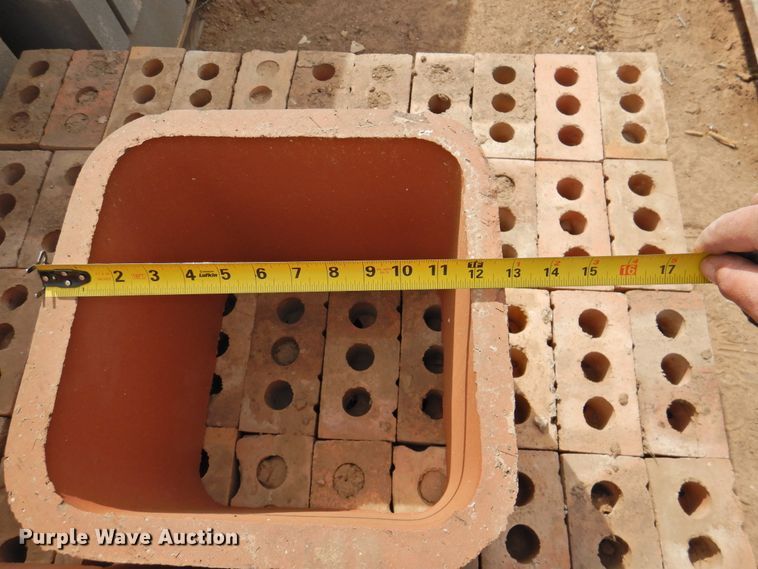 image for item HU9603 (14) pallets of brick