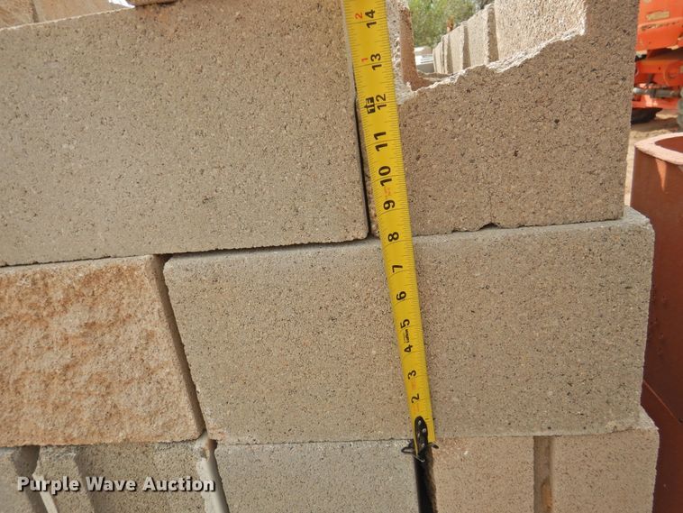 image for item HU9603 (14) pallets of brick