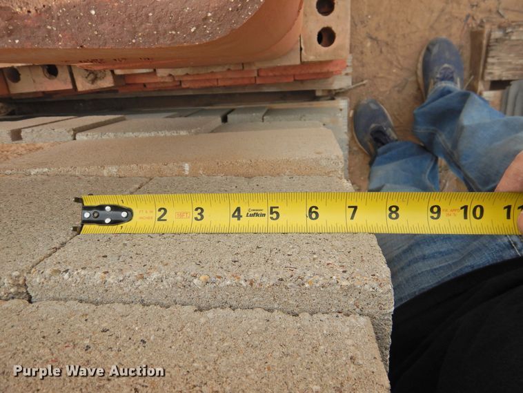 image for item HU9603 (14) pallets of brick