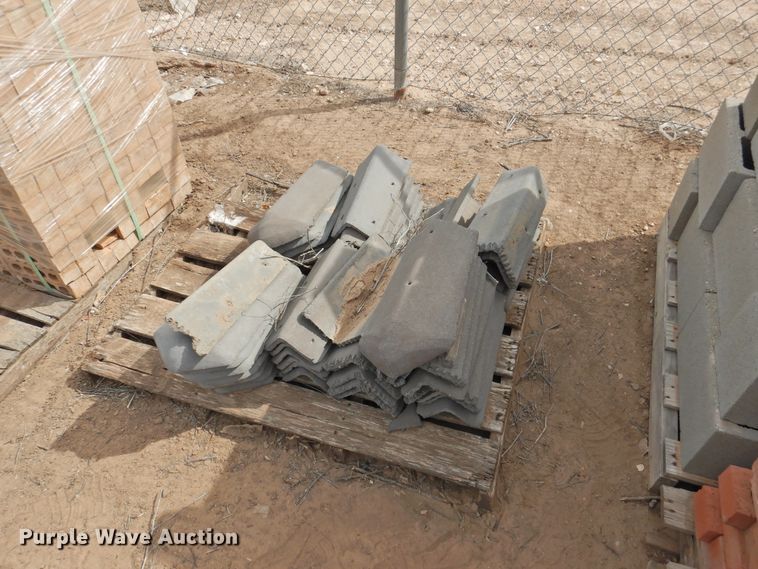 image for item HU9603 (14) pallets of brick