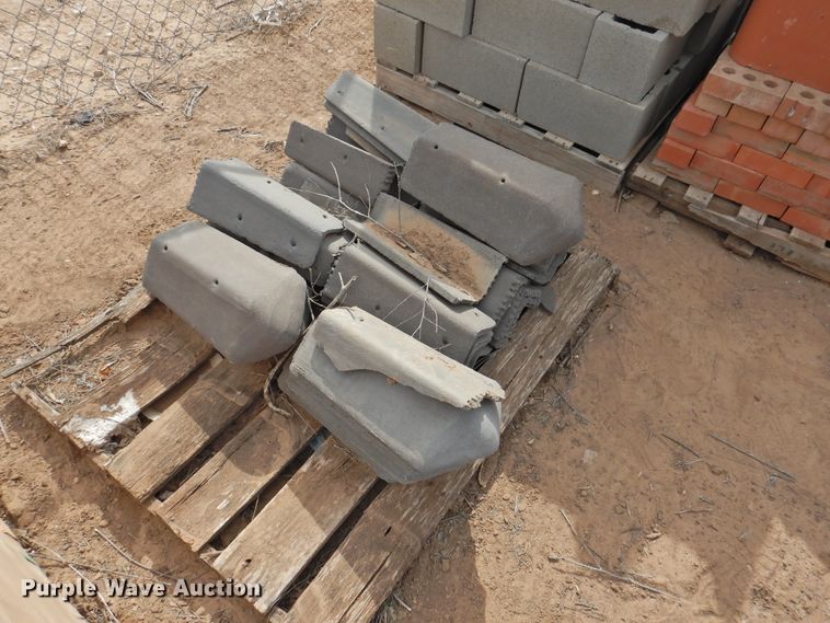 image for item HU9603 (14) pallets of brick