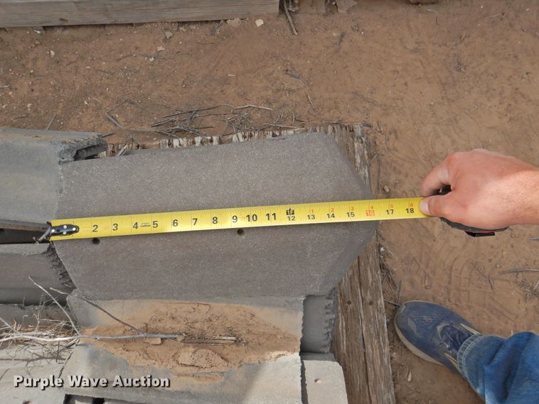 image for item HU9603 (14) pallets of brick