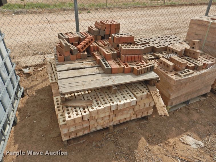 image for item HU9603 (14) pallets of brick