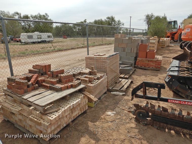 image for item HU9603 (14) pallets of brick