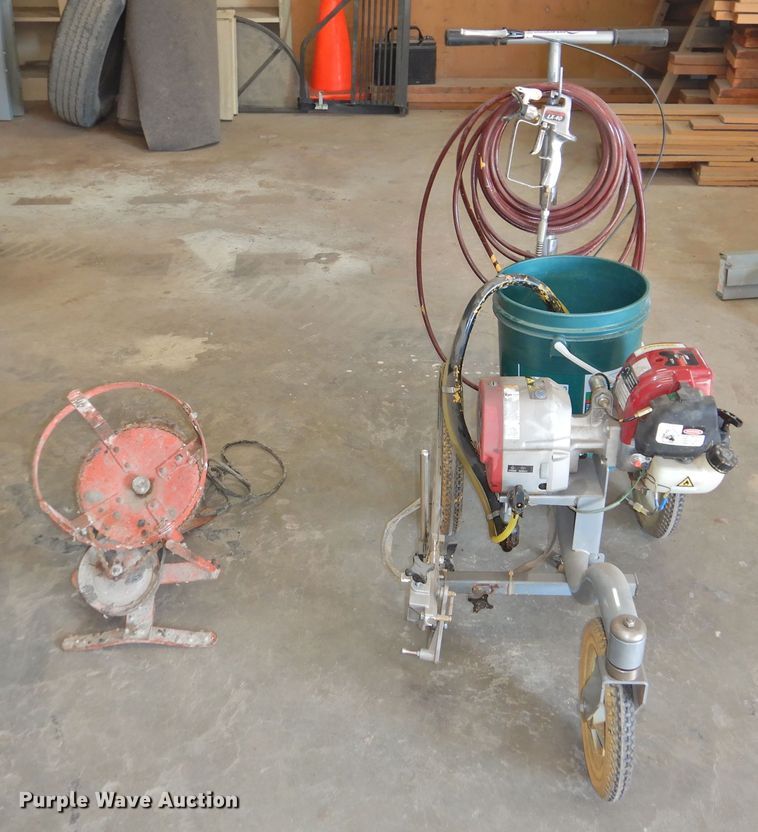 image for item HU9609 Titan Speeflo PowerLiner 850 paint striper