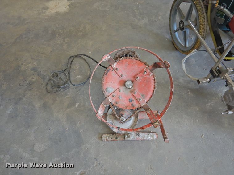 image for item HU9609 Titan Speeflo PowerLiner 850 paint striper