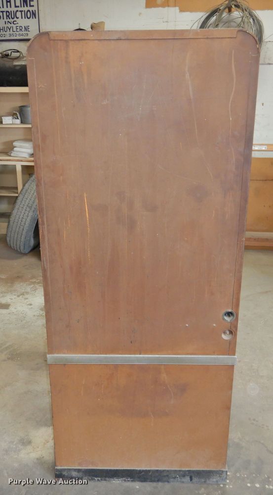 image for item HU9610 National cigarette vending machine