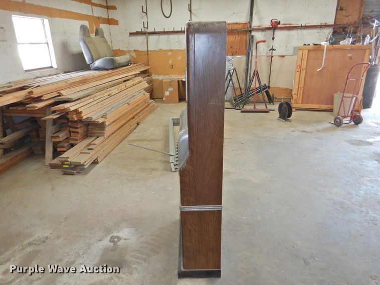 image for item HU9610 National cigarette vending machine