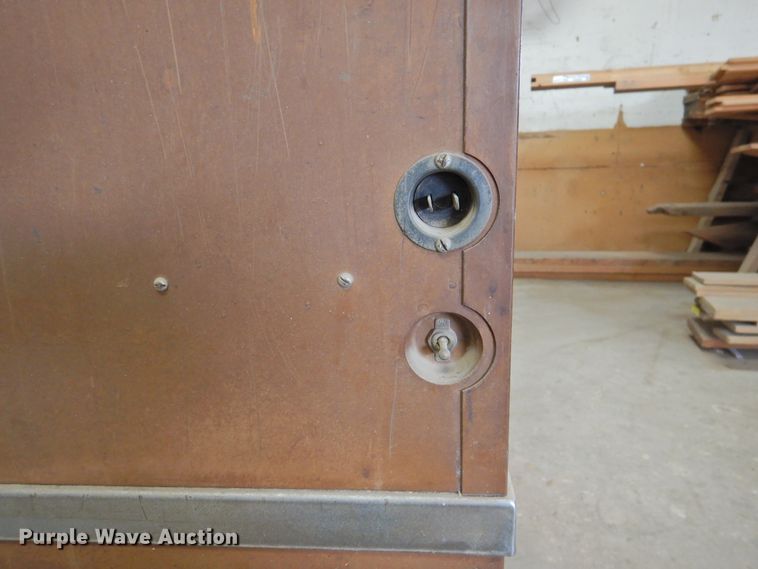 image for item HU9610 National cigarette vending machine