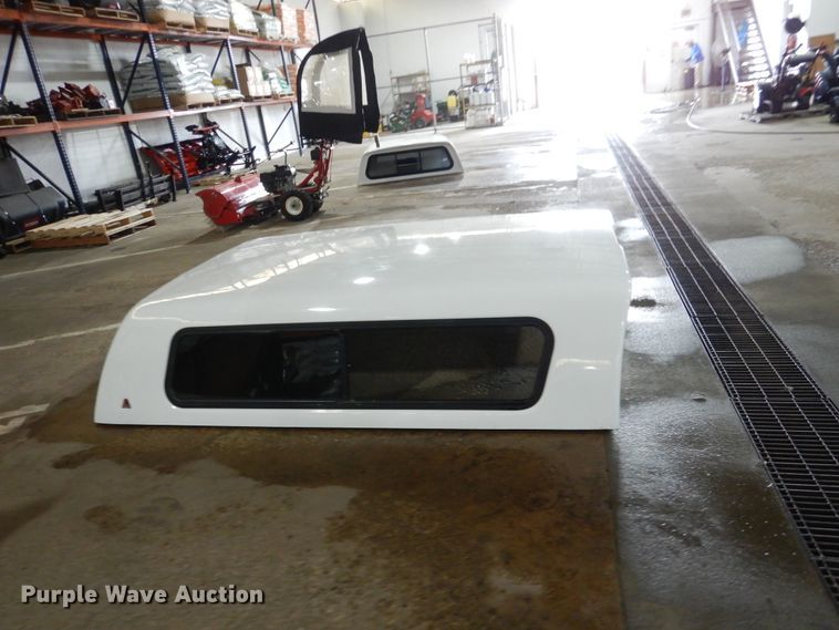 image for item AF9942 Leer pickup truck topper