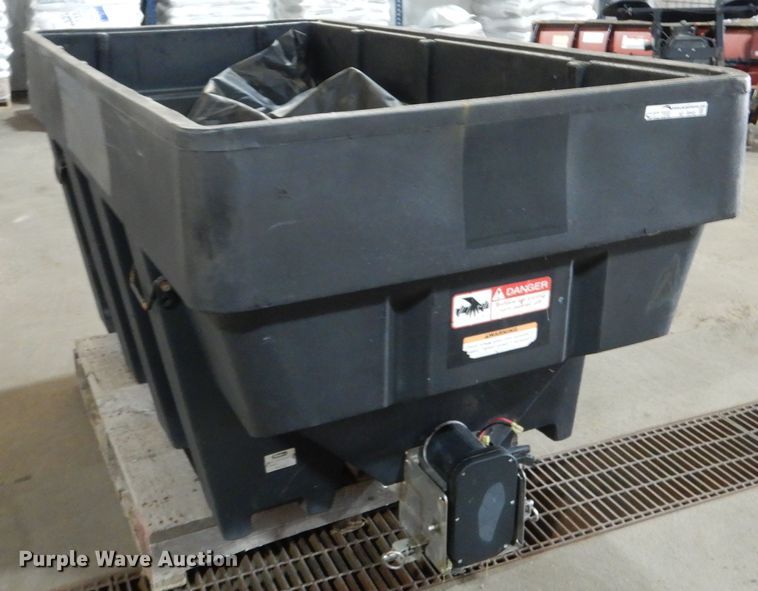 image for item AF9945 Salt Dog 2000 spreader