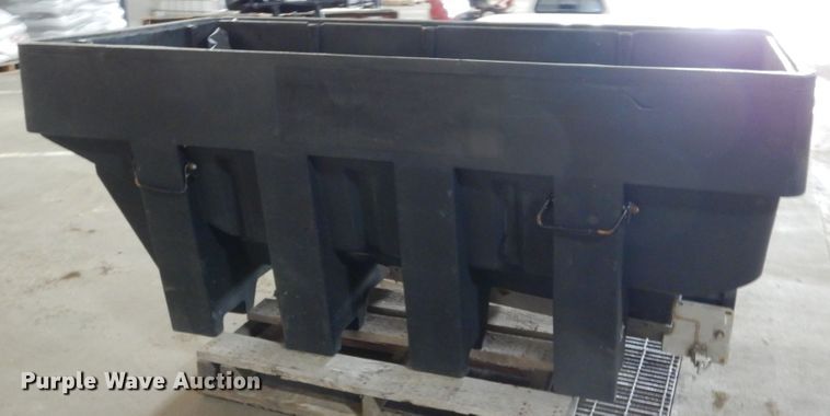 image for item AF9945 Salt Dog 2000 spreader