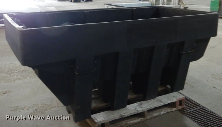 image for item AF9945 Salt Dog 2000 spreader