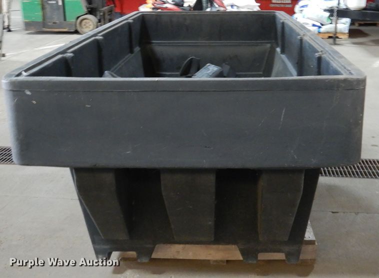 image for item AF9945 Salt Dog 2000 spreader