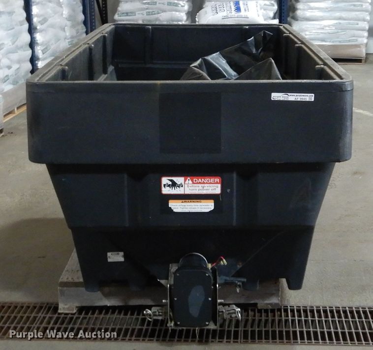 image for item AF9945 Salt Dog 2000 spreader