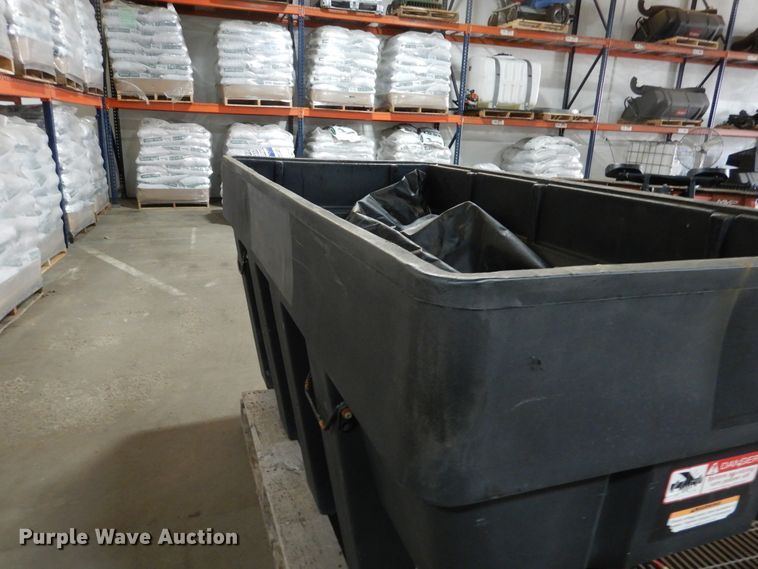 image for item AF9945 Salt Dog 2000 spreader