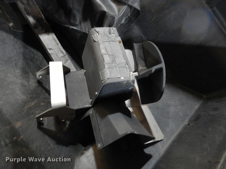 image for item AF9945 Salt Dog 2000 spreader