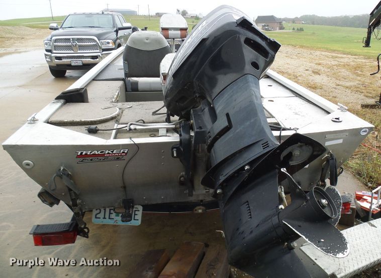 image for item DC2914 2002 Tracker Pro Crappie 175  boat